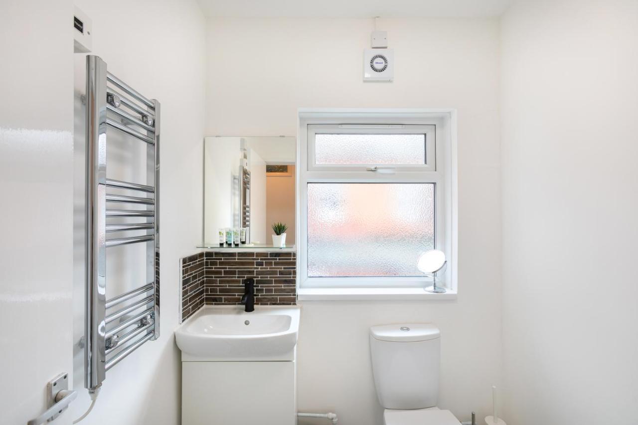 Modern 1-Bedroom Apartment, Beach 5-Min Walk, Free Parking Weymouth Bagian luar foto
