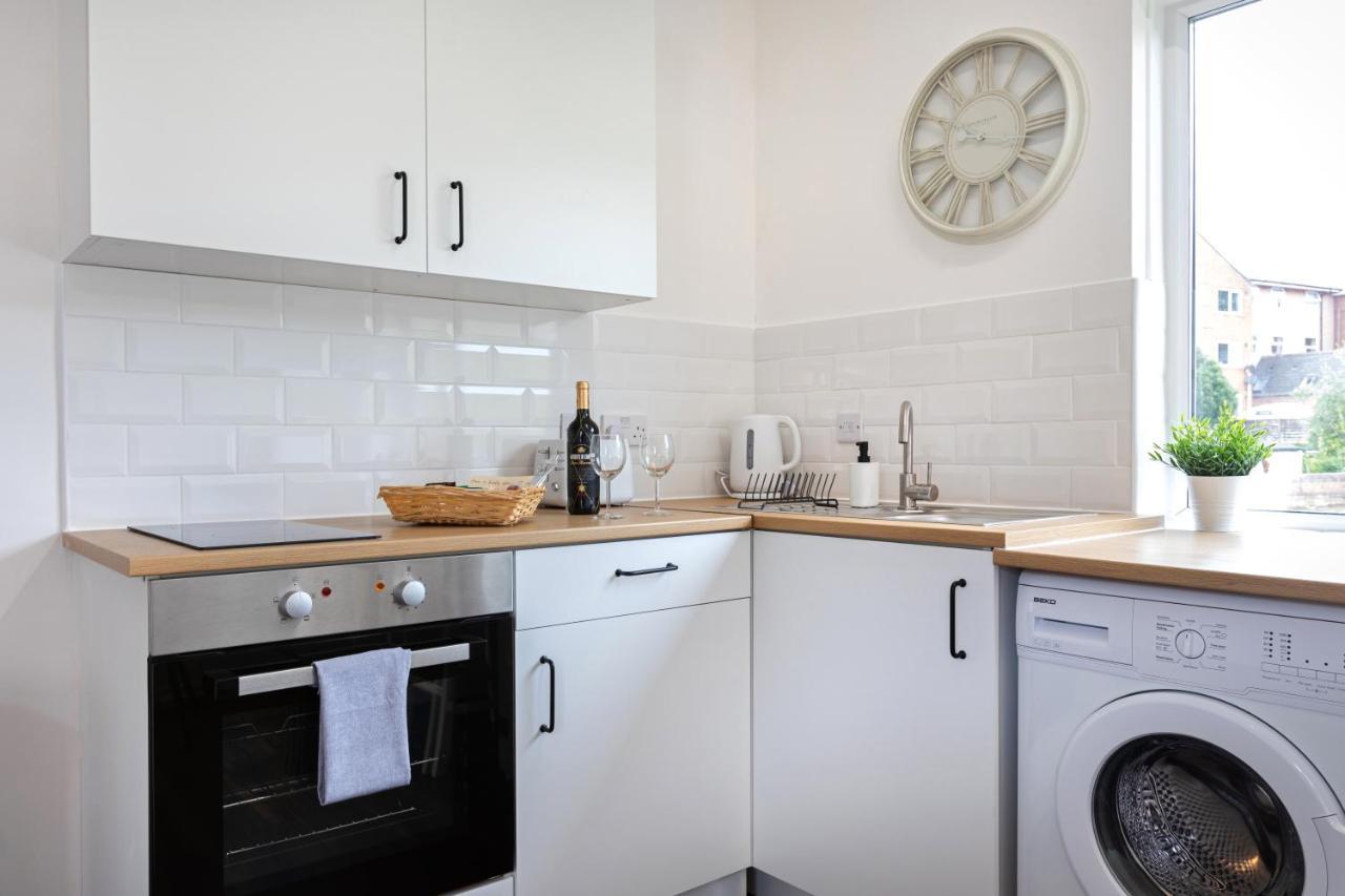 Modern 1-Bedroom Apartment, Beach 5-Min Walk, Free Parking Weymouth Bagian luar foto